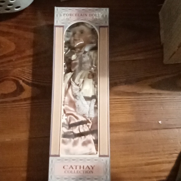 Cathay collection porcelain doll with display stand - Picture 2 of 2